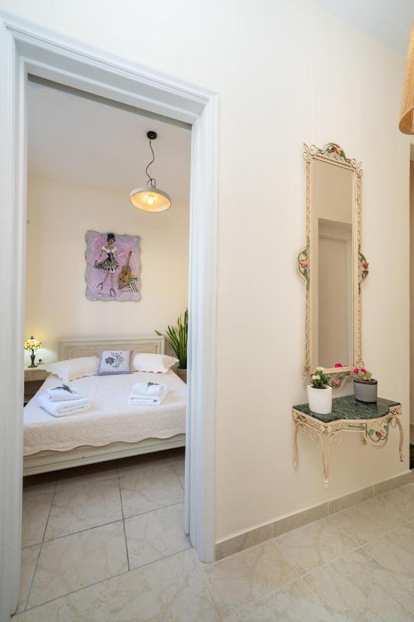 Flowers In The - Elegant In Holiday home *